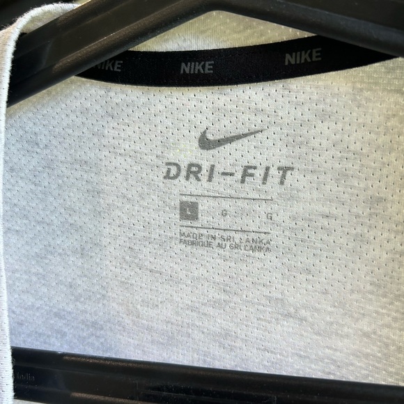 Nike Dri-Fit Men’s Tee Size: L - Picture 4 of 5